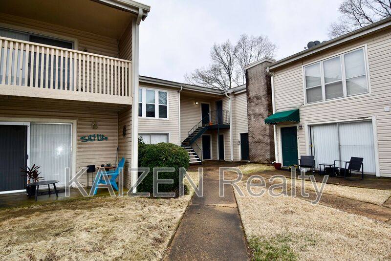 Condo for rent at 6747 Quail Hollow Court #2, Memphis, TN 38120