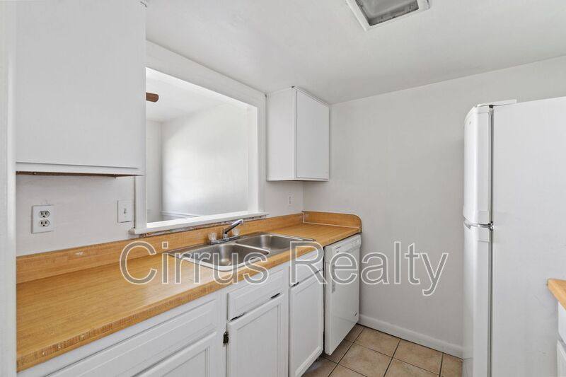Townhouse for rent at 98 Francis St, Portsmouth, VA 23702