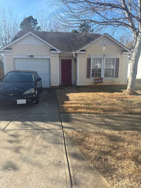 House for rent at 1608 Lynford Dr, Charlotte, NC 28215