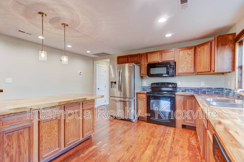 House for rent at 605 Booth St, Knoxville, TN 37919