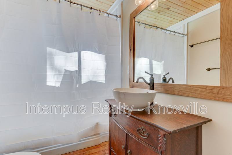 House for rent at 605 Booth St, Knoxville, TN 37919