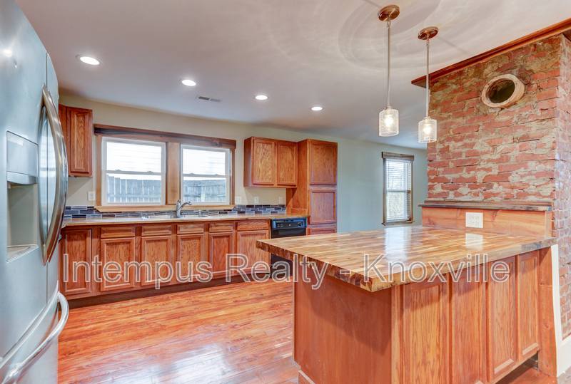 House for rent at 605 Booth St, Knoxville, TN 37919