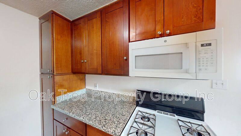 House for rent at 955 75th Ave #B, Oakland, CA 94621