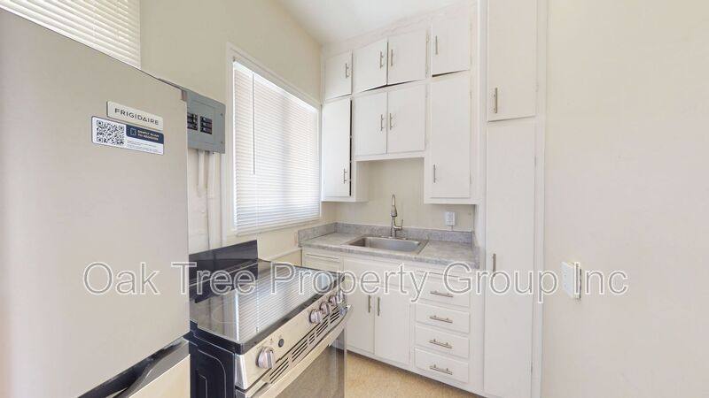 House for rent at 1502 Alice St #9, Oakland, CA 94612