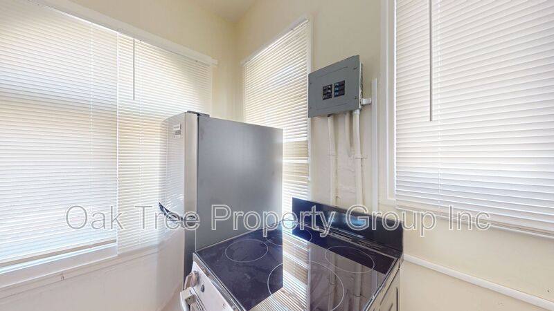 House for rent at 1502 Alice St #9, Oakland, CA 94612