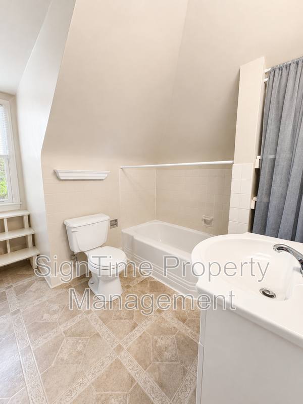 Apartment for rent at 231 N Cleveland Ave #5, Hagerstown, MD 21740