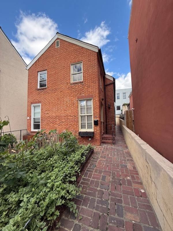 Townhouse for rent at 24 E Henrietta St #1, Baltimore, MD 21230