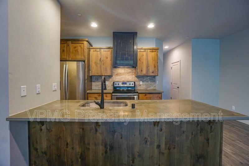 Townhouse for rent at 137 N 44th Place, Ridgefield, WA 98642