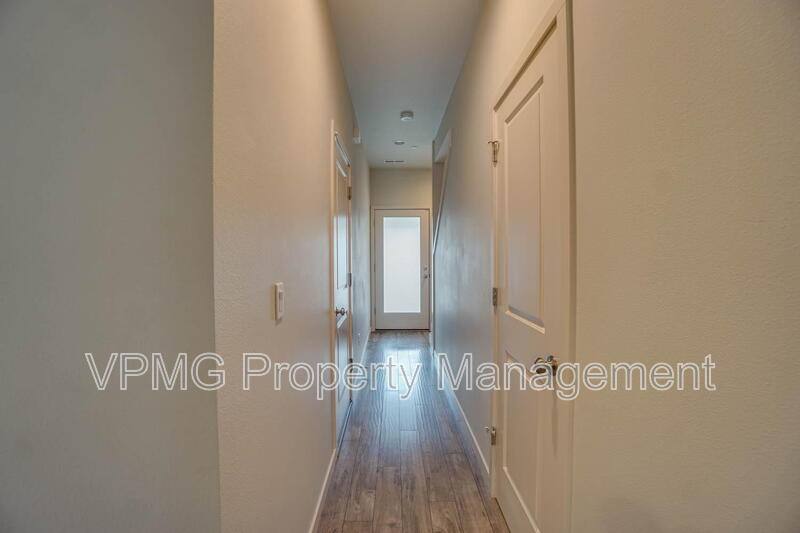 Townhouse for rent at 137 N 44th Place, Ridgefield, WA 98642