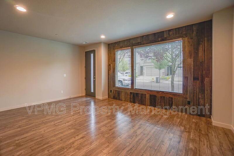 Townhouse for rent at 137 N 44th Place, Ridgefield, WA 98642
