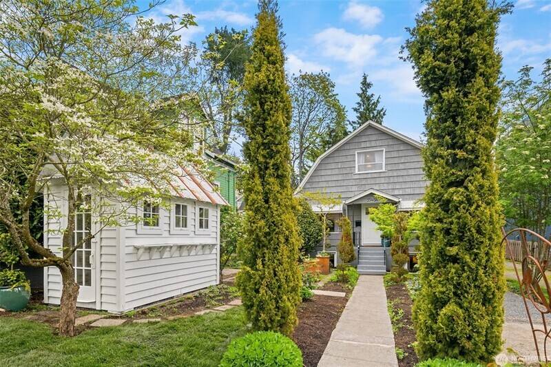 House for rent at 5548 27th Ave NE #A, Seattle, WA 98105