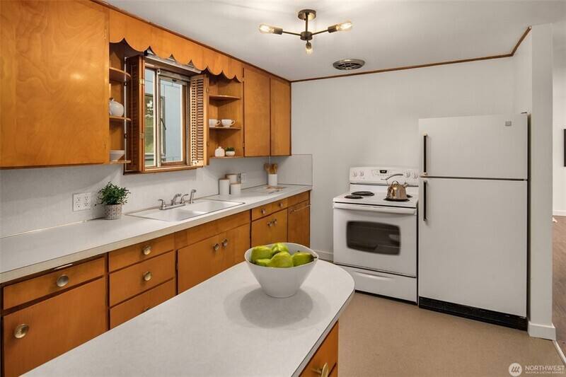 House for rent at 5548 27th Ave NE #A, Seattle, WA 98105