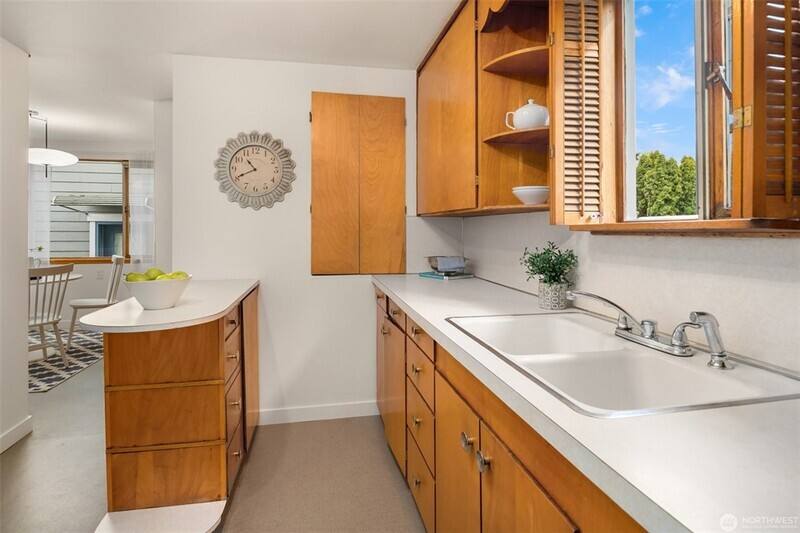 House for rent at 5548 27th Ave NE #A, Seattle, WA 98105