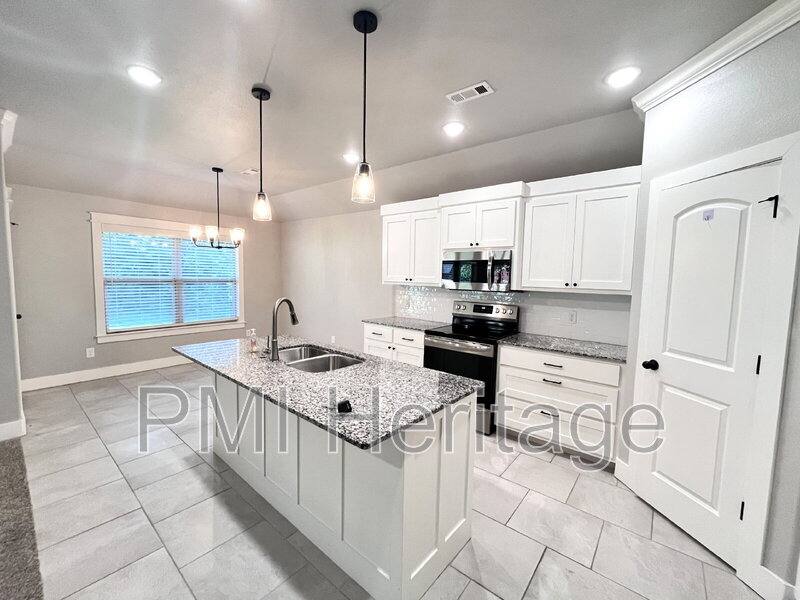 House for rent at 24 Bonhill Lane, Bella Vista, AR 72715