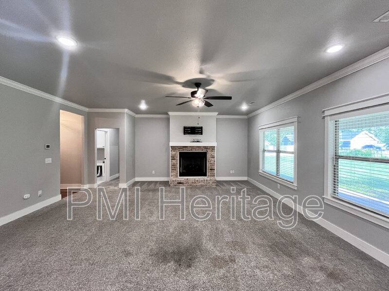 House for rent at 24 Bonhill Lane, Bella Vista, AR 72715
