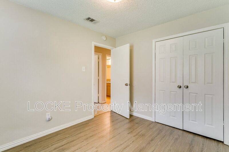 House for rent at 716 S Perkins St #B, Fort Worth, TX 76103