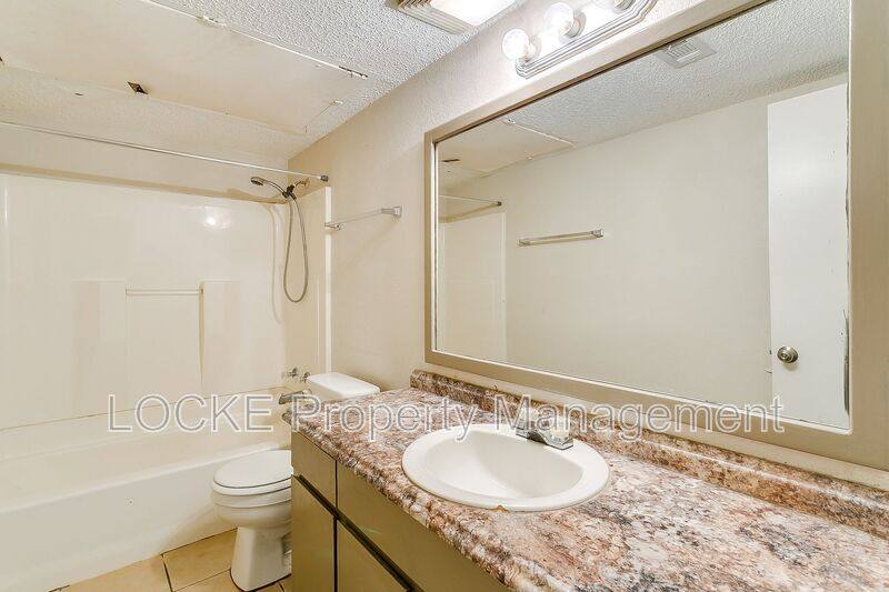 House for rent at 716 S Perkins St #B, Fort Worth, TX 76103