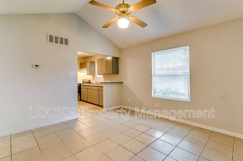 House for rent at 716 S Perkins St #B, Fort Worth, TX 76103