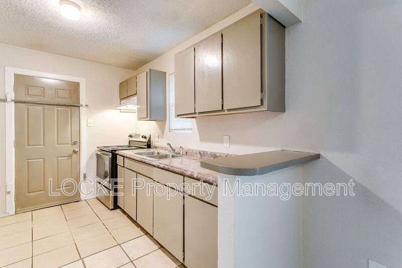 House for rent at 716 S Perkins St #B, Fort Worth, TX 76103