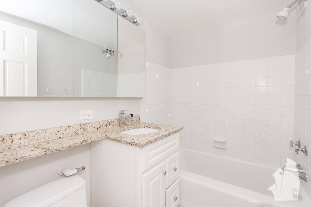 Apartment for rent at 445 W Wellington, Chicago, IL 60657