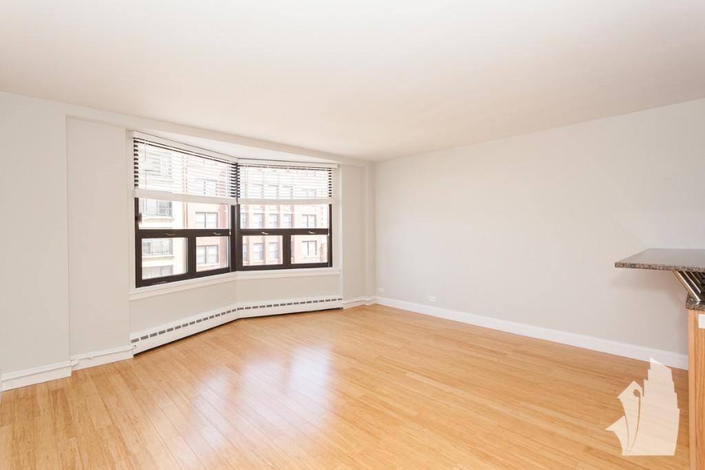 Apartment for rent at 445 W Wellington, Chicago, IL 60657