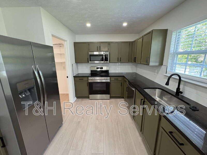 House for rent at 2145 Shadowbrook Dr, Plainfield, IN 46168