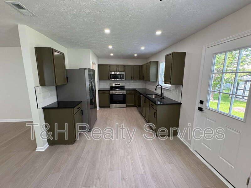 House for rent at 2145 Shadowbrook Dr, Plainfield, IN 46168
