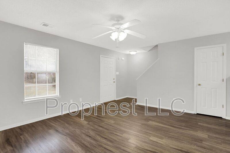 Townhouse for rent at 817 Barrington Woods Cove, Southaven, MS 38671