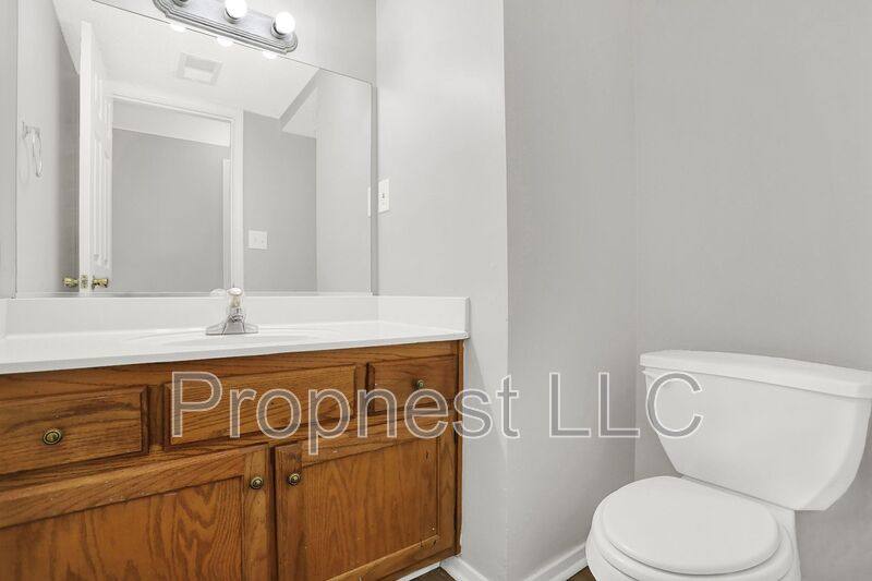 Townhouse for rent at 817 Barrington Woods Cove, Southaven, MS 38671