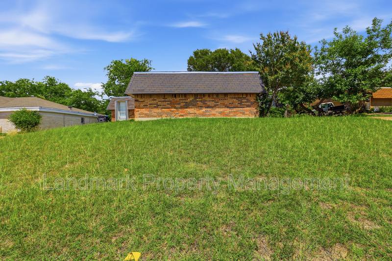 Apartment for rent at 6811 Trail Lake Dr, Fort Worth, TX 76133