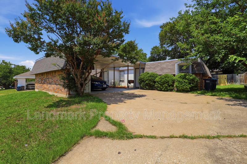 Apartment for rent at 6811 Trail Lake Dr, Fort Worth, TX 76133