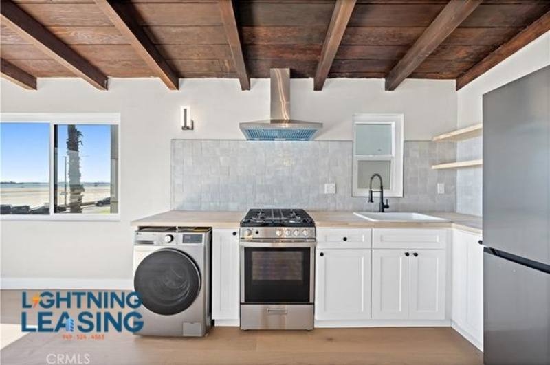 Apartment for rent at 5339 E Ocean Blvd #C, Long Beach, CA 90803