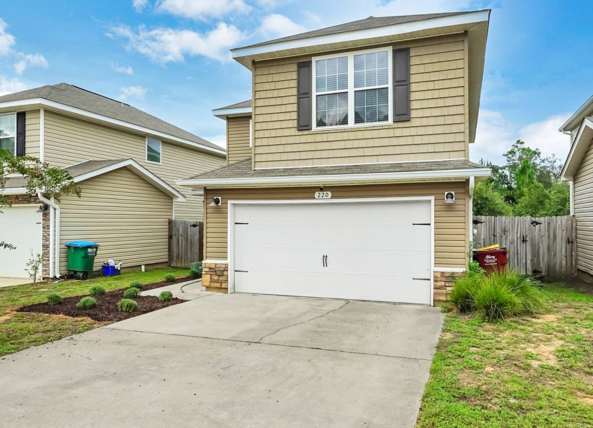 House for rent at 220 Wainwright Dr, Crestview, FL 32539