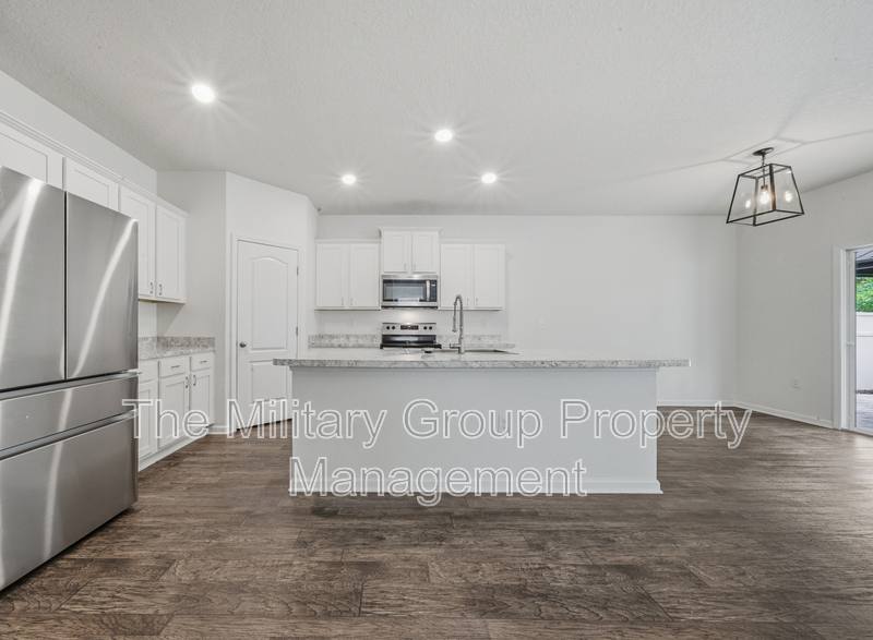 House for rent at 7814 Meadow Walk Lane, Jacksonville, FL 32256