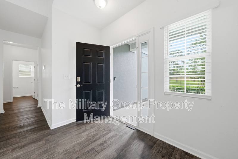 House for rent at 7814 Meadow Walk Lane, Jacksonville, FL 32256