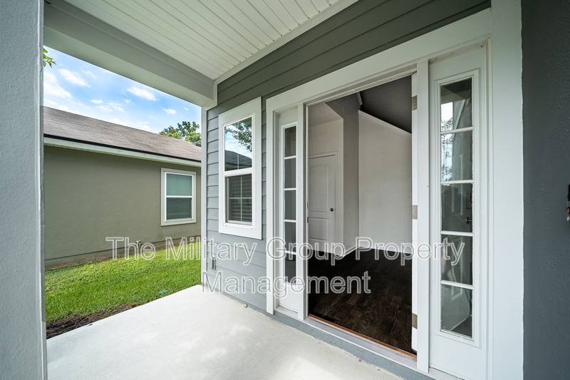 House for rent at 7814 Meadow Walk Lane, Jacksonville, FL 32256