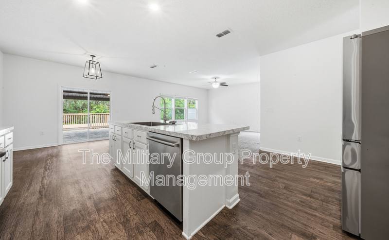 House for rent at 7814 Meadow Walk Lane, Jacksonville, FL 32256