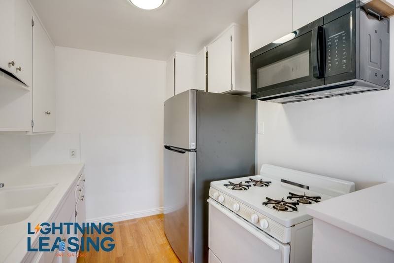 Apartment for rent at 12310 Chandler Blvd #21, Valley Village, CA 91607
