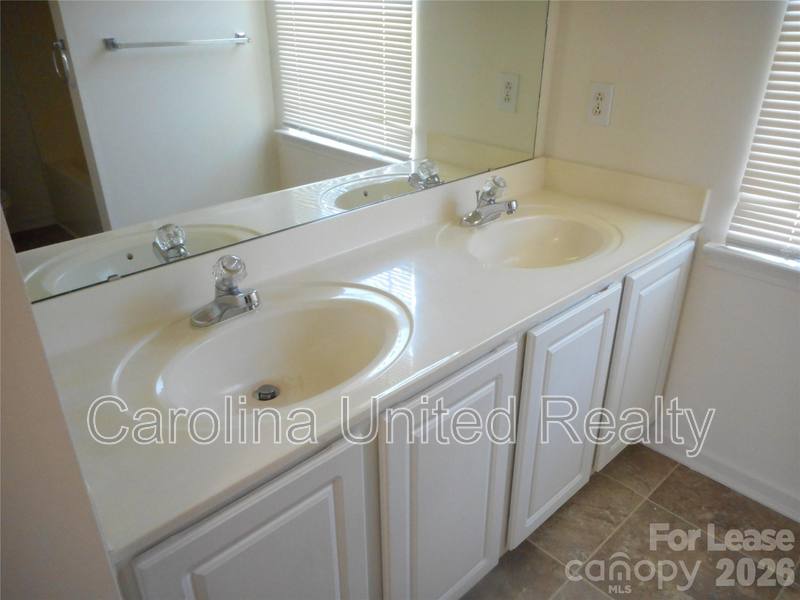 House for rent at 5901 Meadow Hill Dr, Charlotte, NC 28212