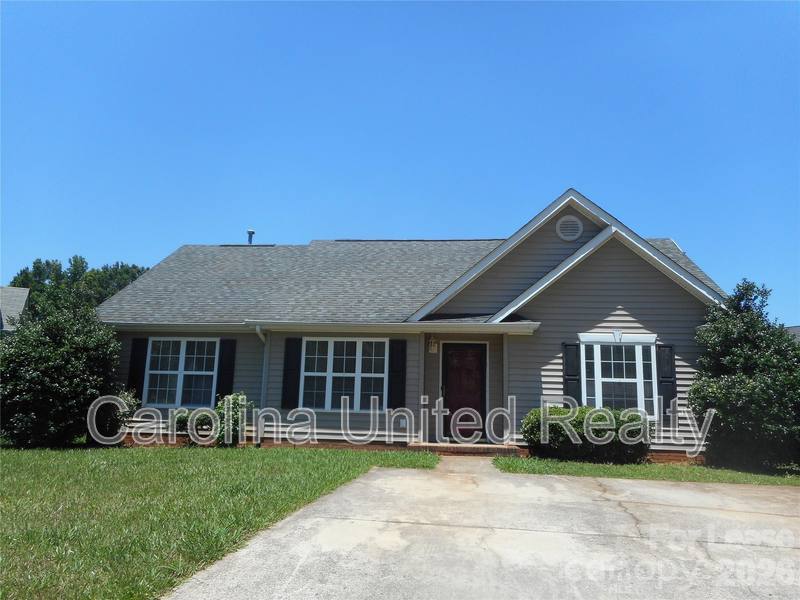 House for rent at 5901 Meadow Hill Dr, Charlotte, NC 28212