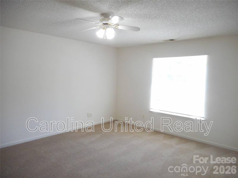 House for rent at 5901 Meadow Hill Dr, Charlotte, NC 28212