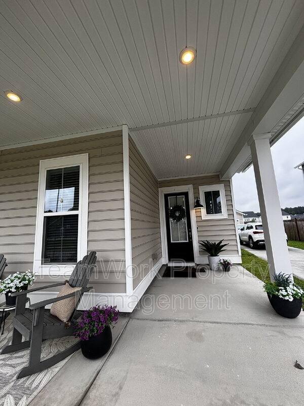 House for rent at 214 Narrowleaf Ave, Summerville, SC 29483