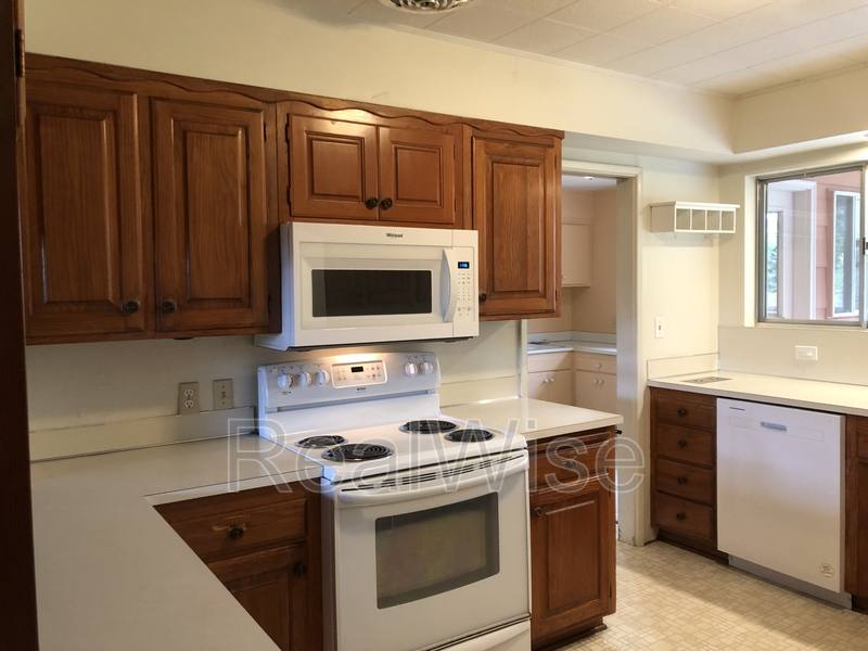House for rent at 710 NW Midland Ave, Grants Pass, OR 97526