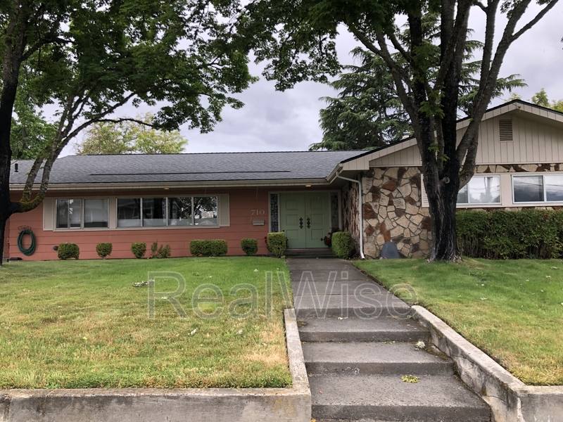House for rent at 710 NW Midland Ave, Grants Pass, OR 97526