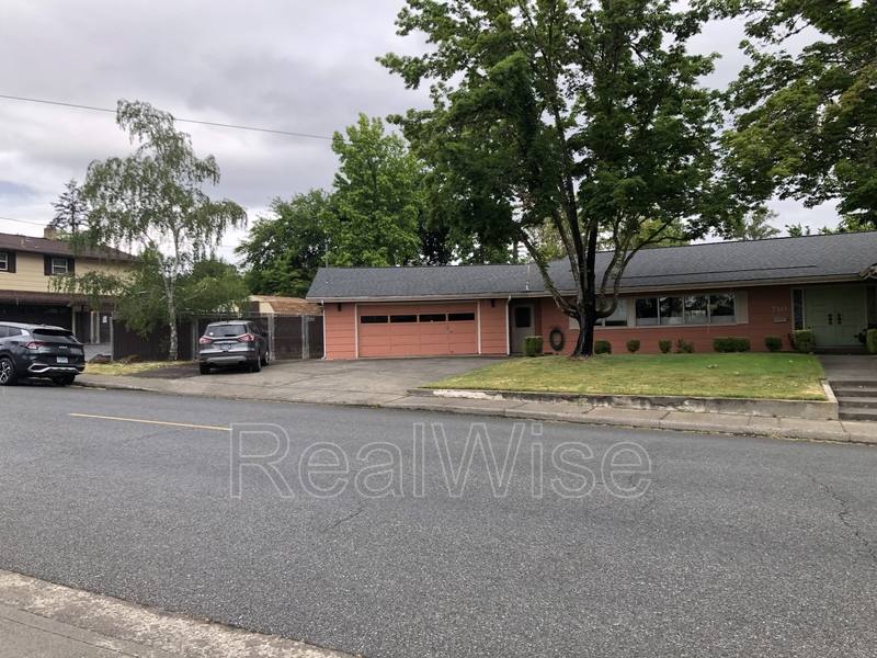 House for rent at 710 NW Midland Ave, Grants Pass, OR 97526