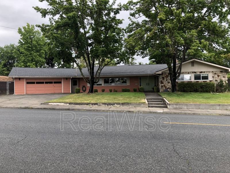 House for rent at 710 NW Midland Ave, Grants Pass, OR 97526