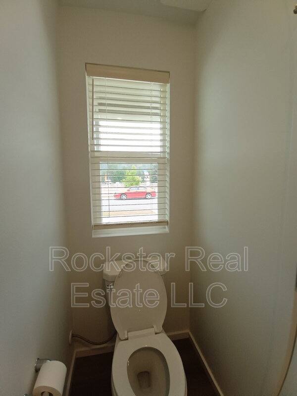 House for rent at 109 W Goldenrod Ave, Spokane, WA 99224