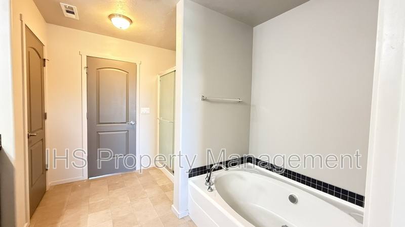 House for rent at 5814 Sidon Lane, Pasco, WA 99301