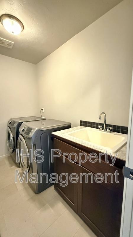 House for rent at 5814 Sidon Lane, Pasco, WA 99301