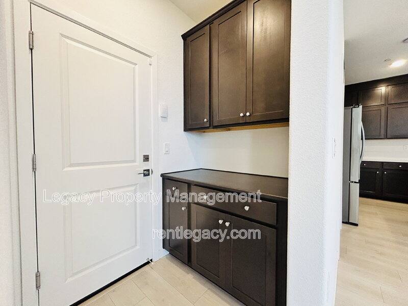 House for rent at 8057 Moongate Way, Roseville, CA 95747